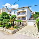 Appartement Malerisches Nur 200 Meter Zum Sandstrand Mit Meerblick Crikvenica