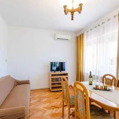 Appartement Malerisches Nur 200 Meter Zum Sandstrand Mit Meerblick Crikvenica